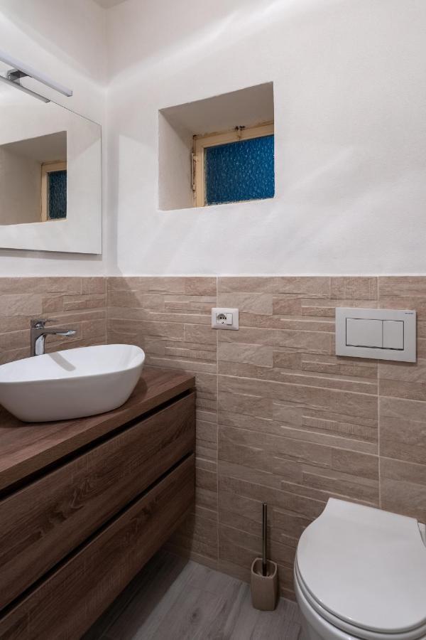 Casa Rocca Apartment Bosa Bagian luar foto