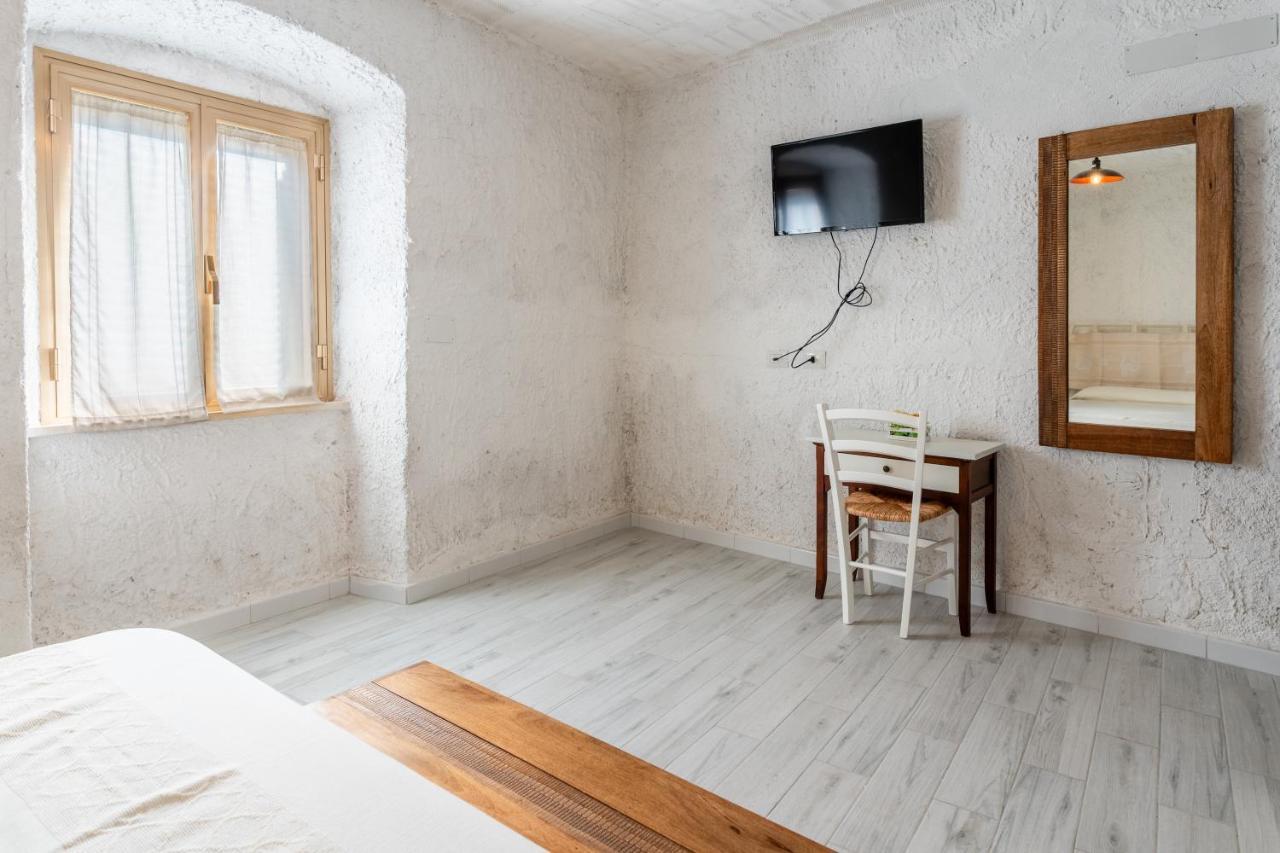 Casa Rocca Apartment Bosa Bagian luar foto