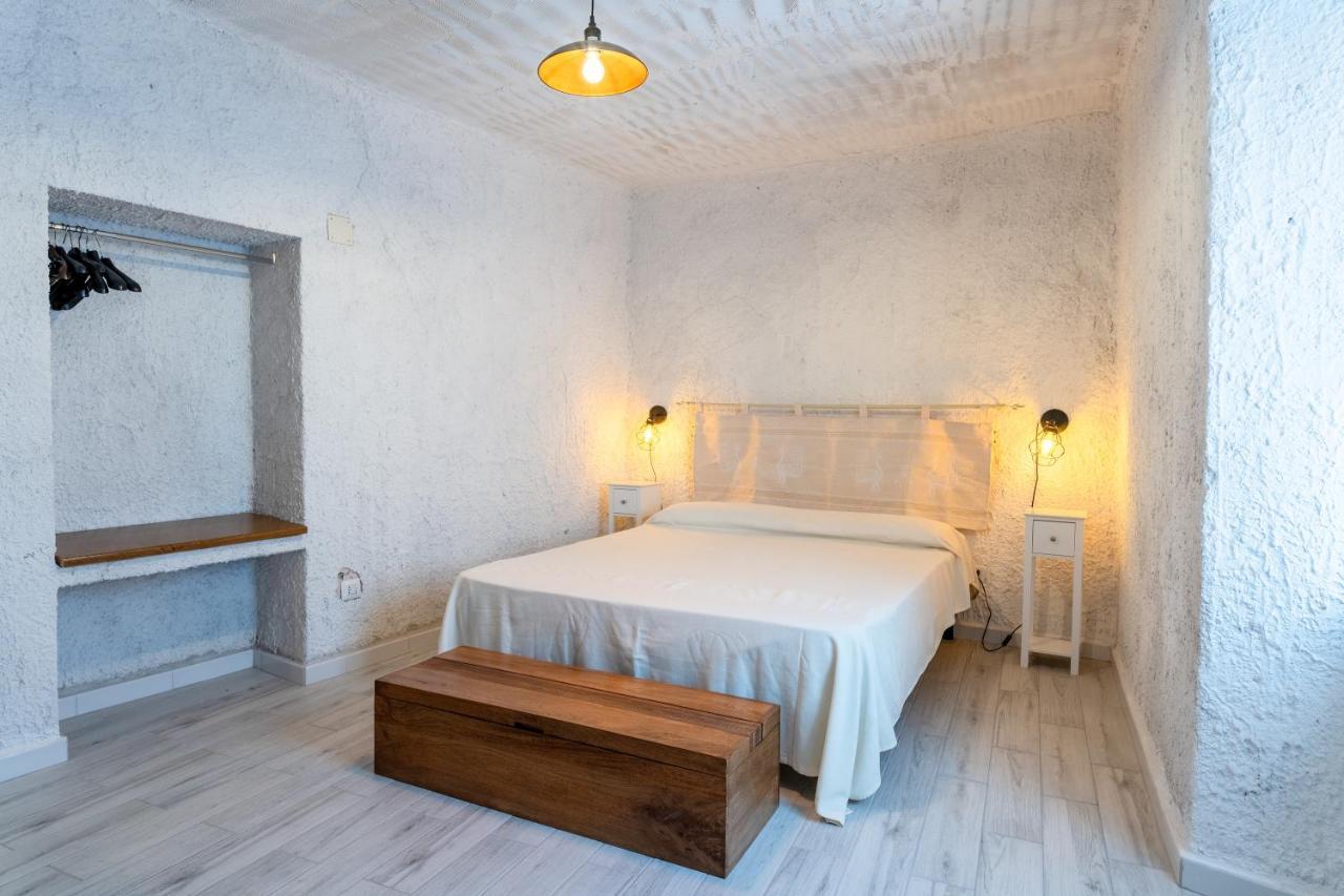 Casa Rocca Apartment Bosa Bagian luar foto
