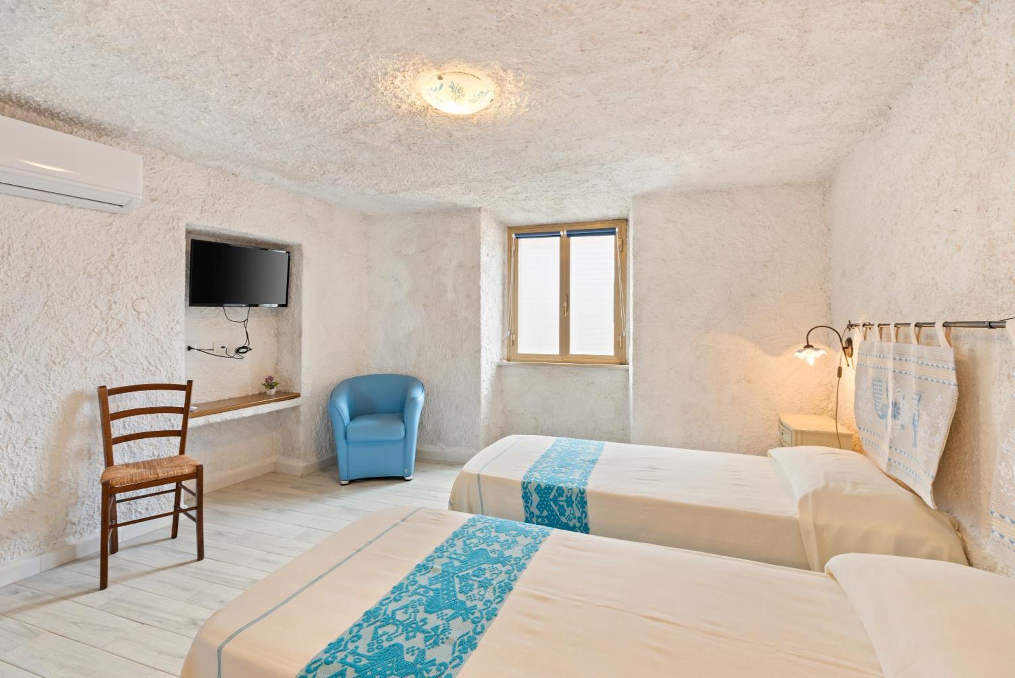 Casa Rocca Apartment Bosa Bagian luar foto