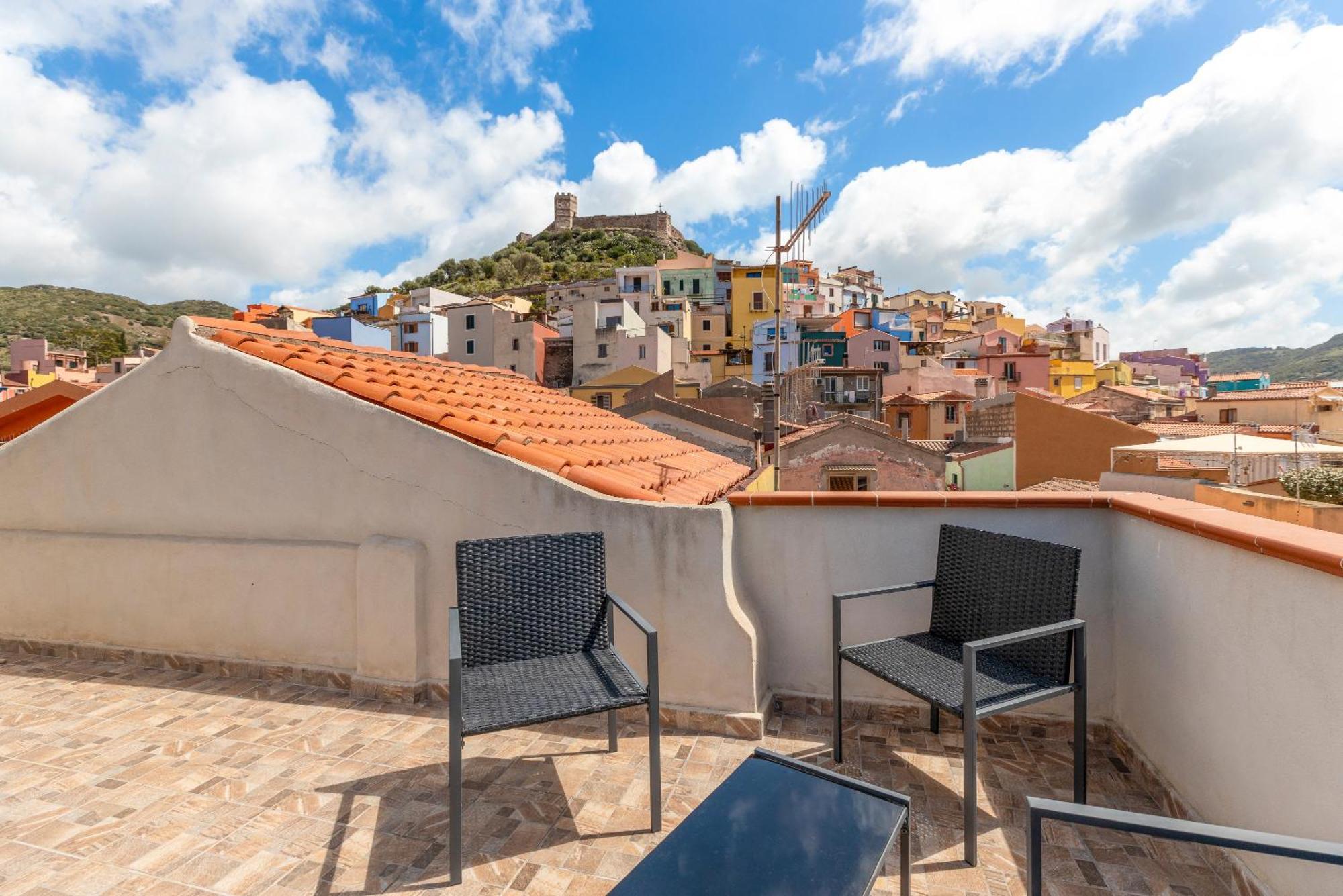 Casa Rocca Apartment Bosa Bagian luar foto