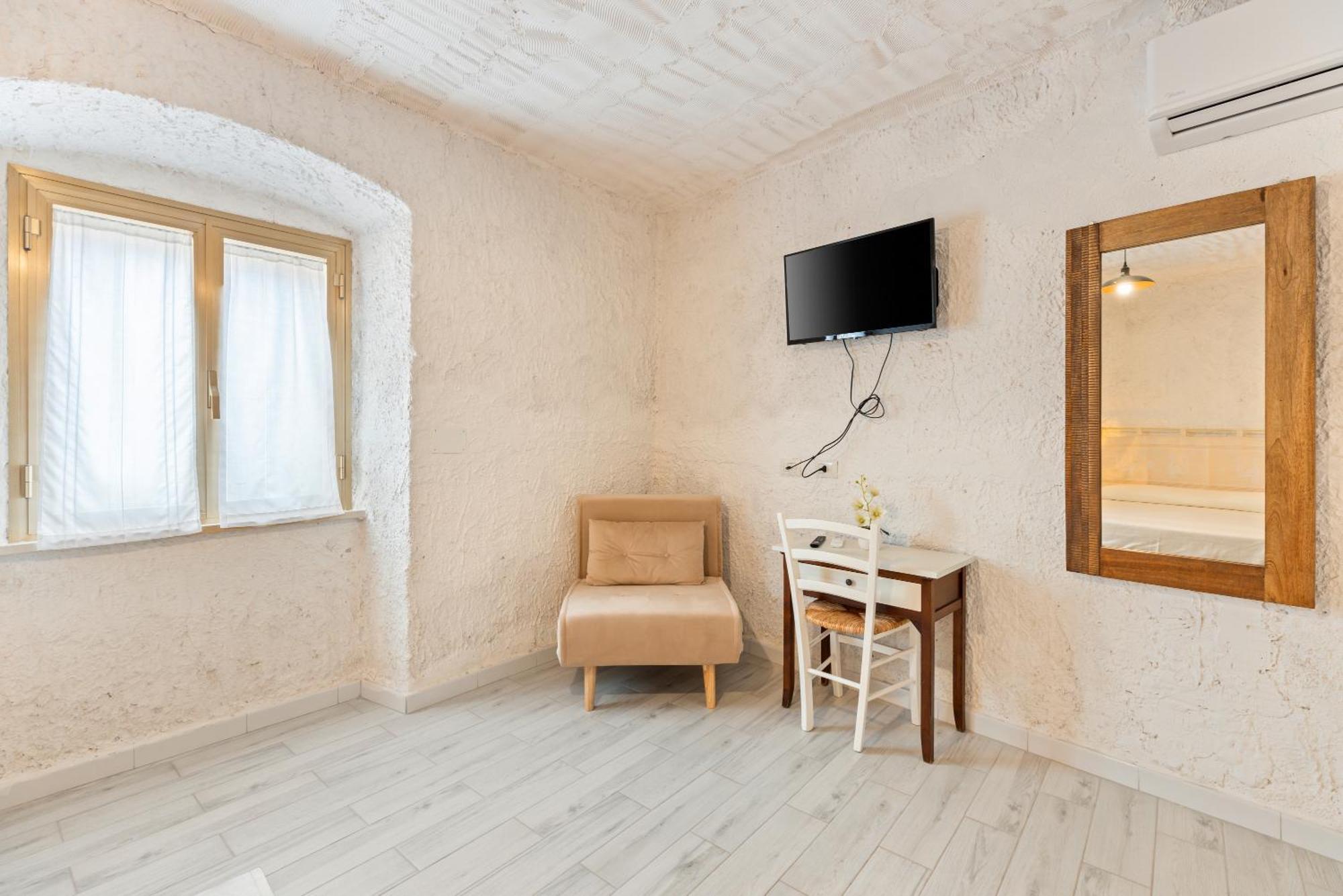 Casa Rocca Apartment Bosa Bagian luar foto