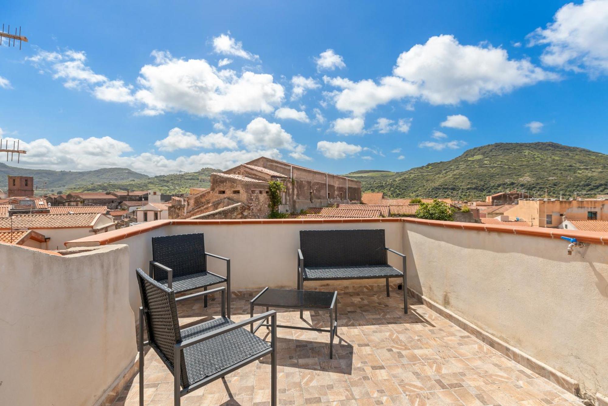 Casa Rocca Apartment Bosa Bagian luar foto