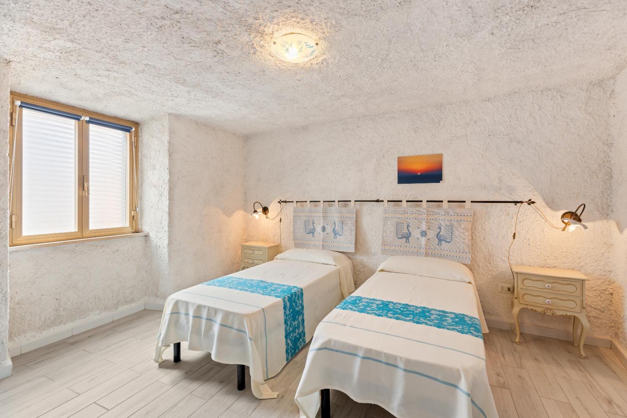 Casa Rocca Apartment Bosa Bagian luar foto